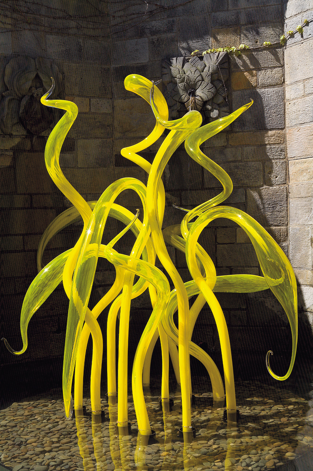 Iris Fountain Yellow Herons, 2007, Dale Chihuly