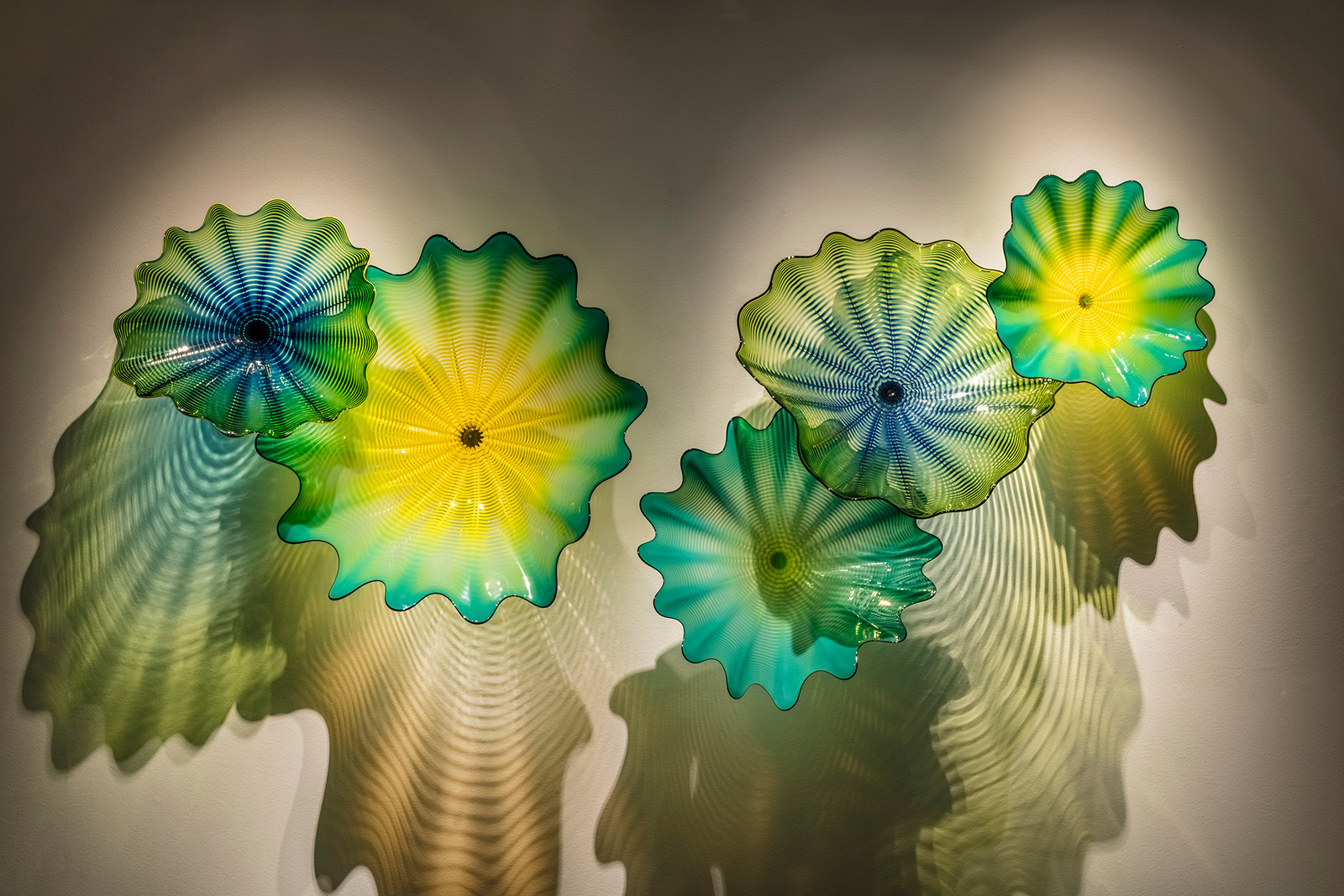 Dale Chihuly, Topaz Verdigris Persian Wall, 2017
