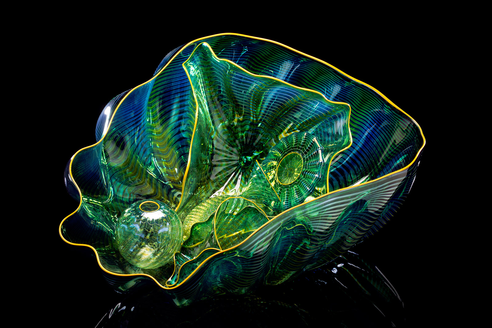 Dale Chihuly, Locarno Green Seaform Set with Amber Yellow Lip Wraps, 2000