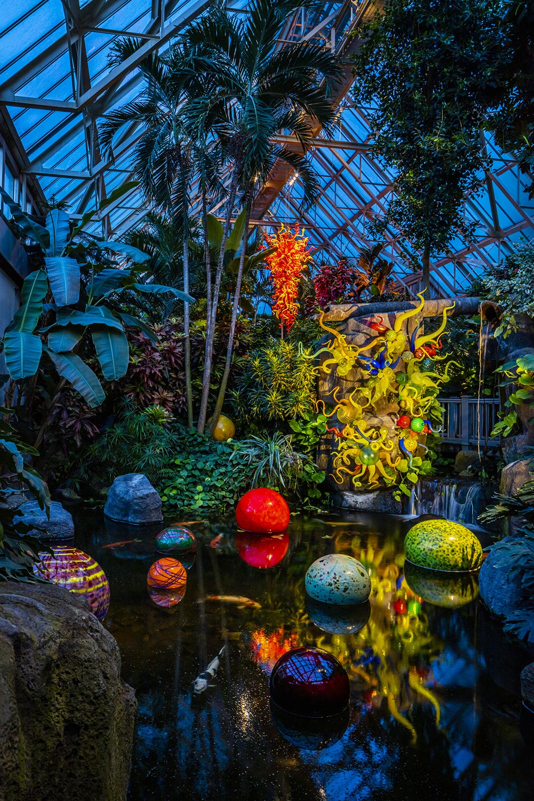Niijima Floats (2003), Sunset Chandelier (2019), and Anemones (2019) by Dale Chihuly