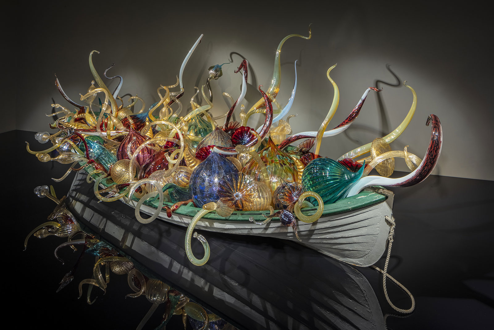 Gilded Fiori Boat (2020) by Dale Chihuly