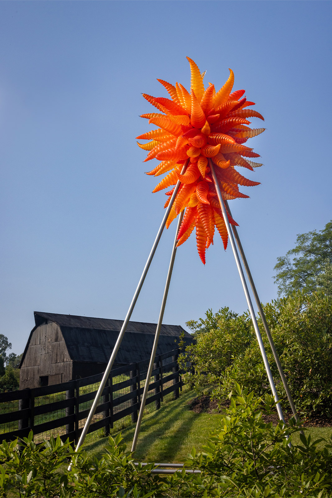 Dale Chihuly, Orange Hornet Chandelier, 2025