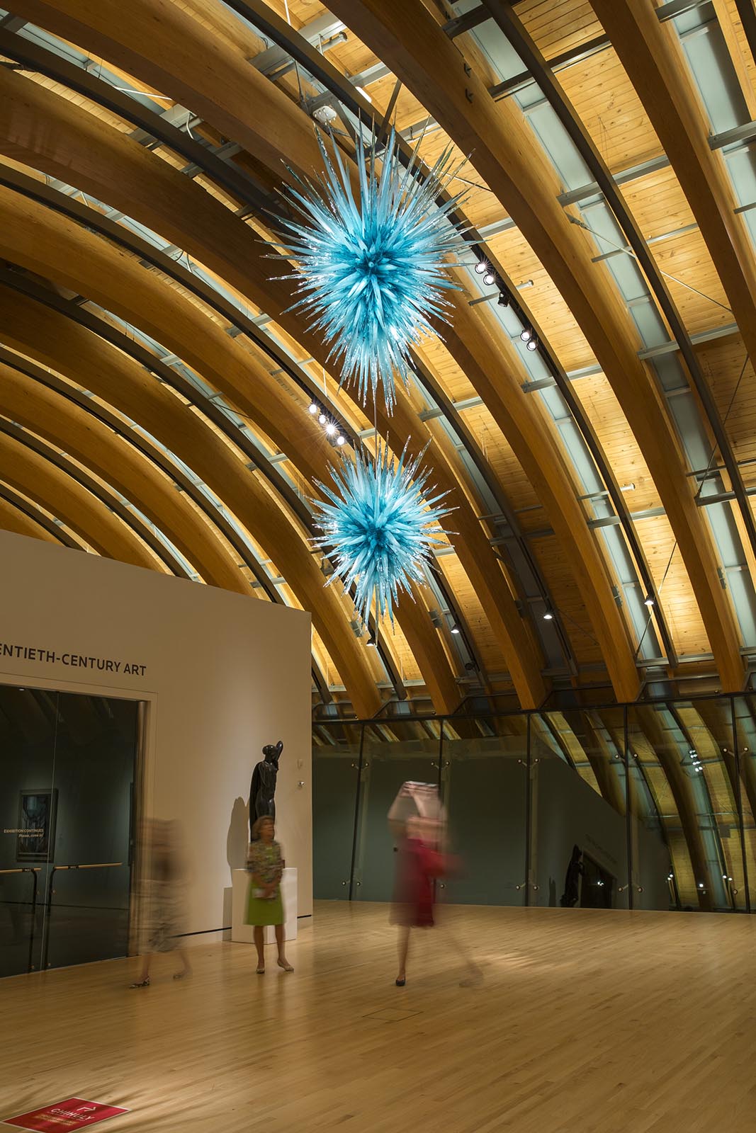Azure Icicle Chandelier, 2016, Dale Chihuly