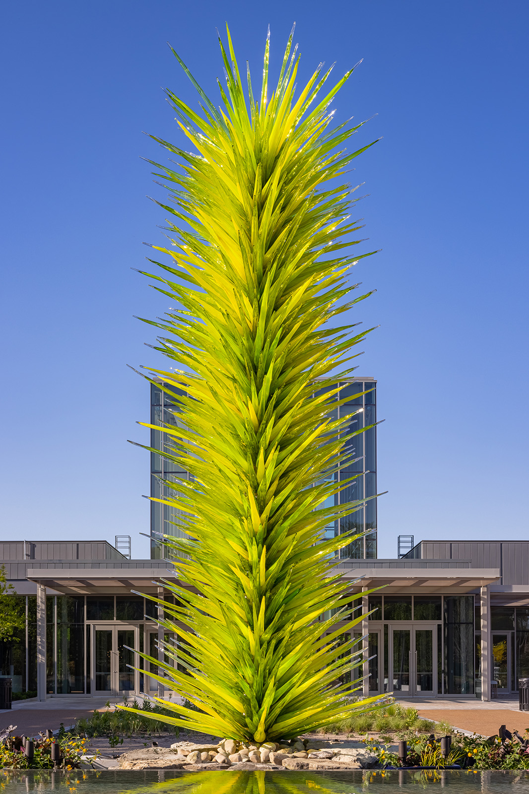 Dale Chihuly, Vivid Lime Icicle Tower, 2022