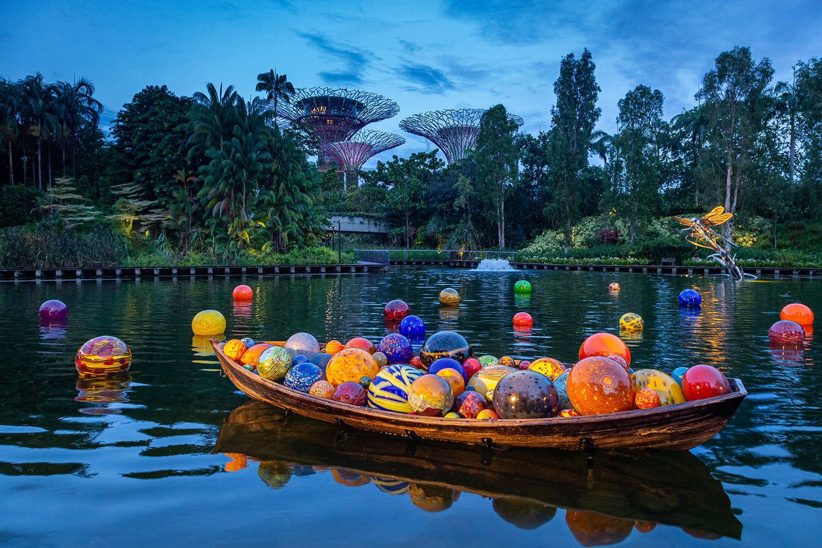 Float Boat (2014) by Dale Chihuly