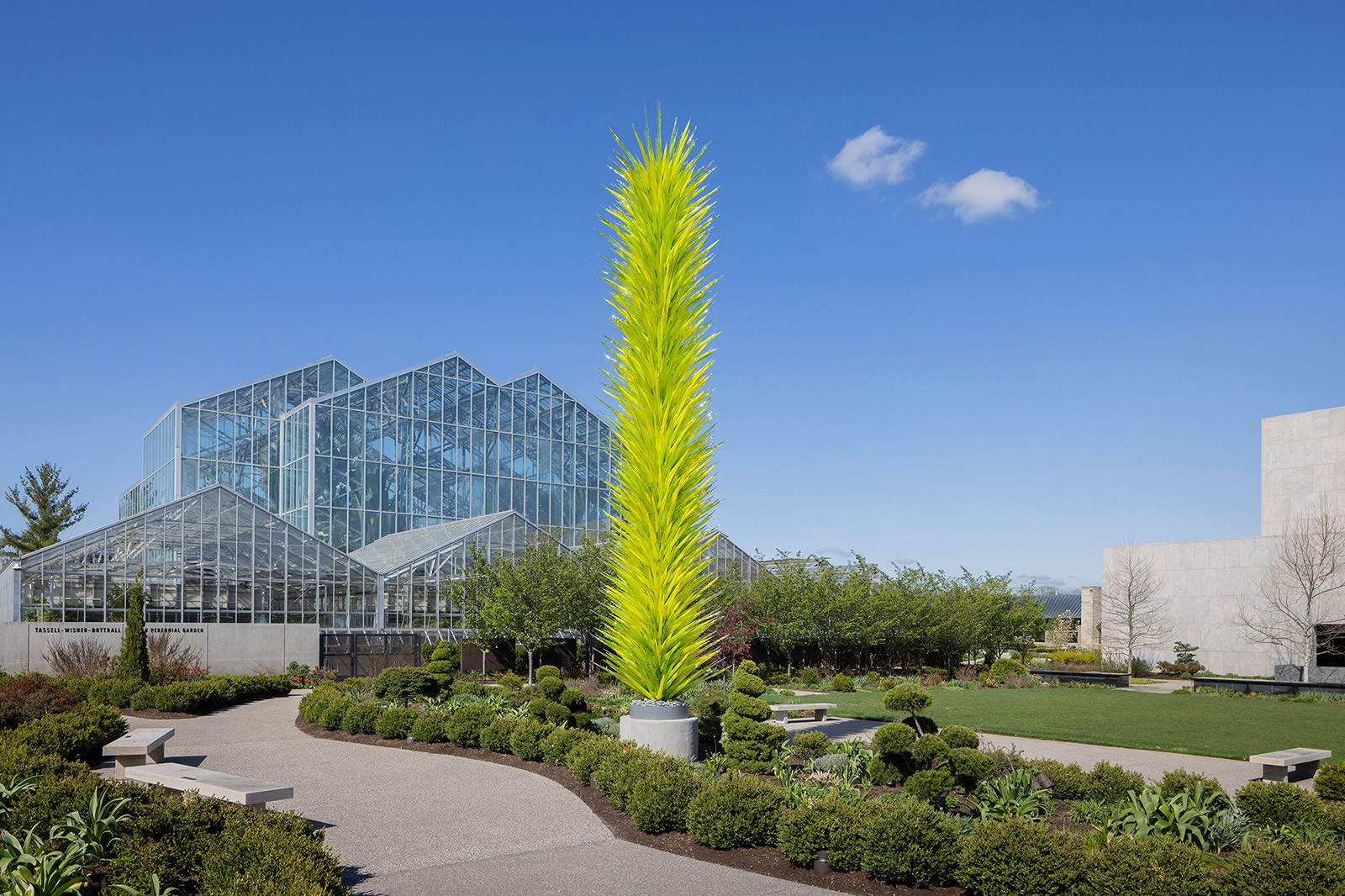 Dale Chihuly, Chartreuse Icicle Tower, 2025