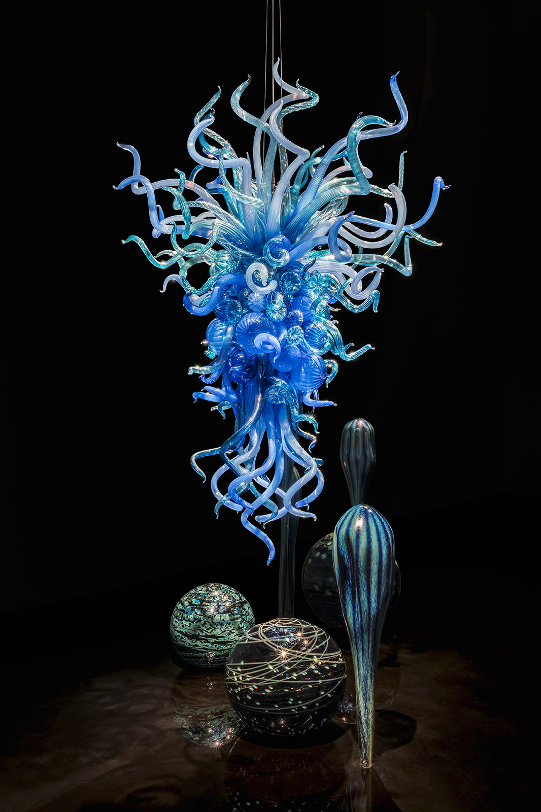 Dale Chihuly, Dusky Sky Chandelier, 2011