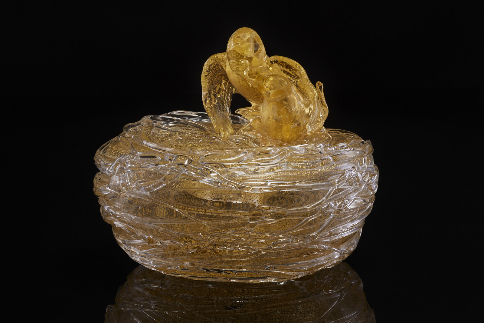 Dale Chihuly, Clear and Gilded Love Birds on Nest, 2013
