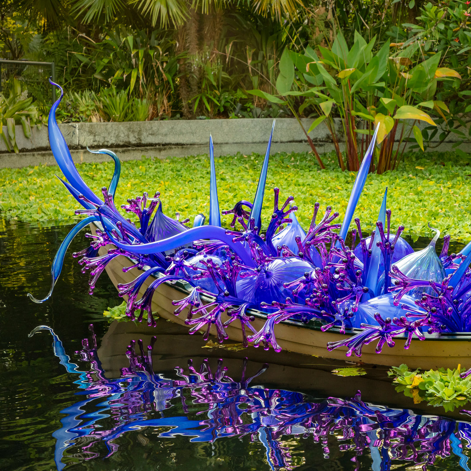 Blue and Purple Boat, 2006, Dale Chihuly