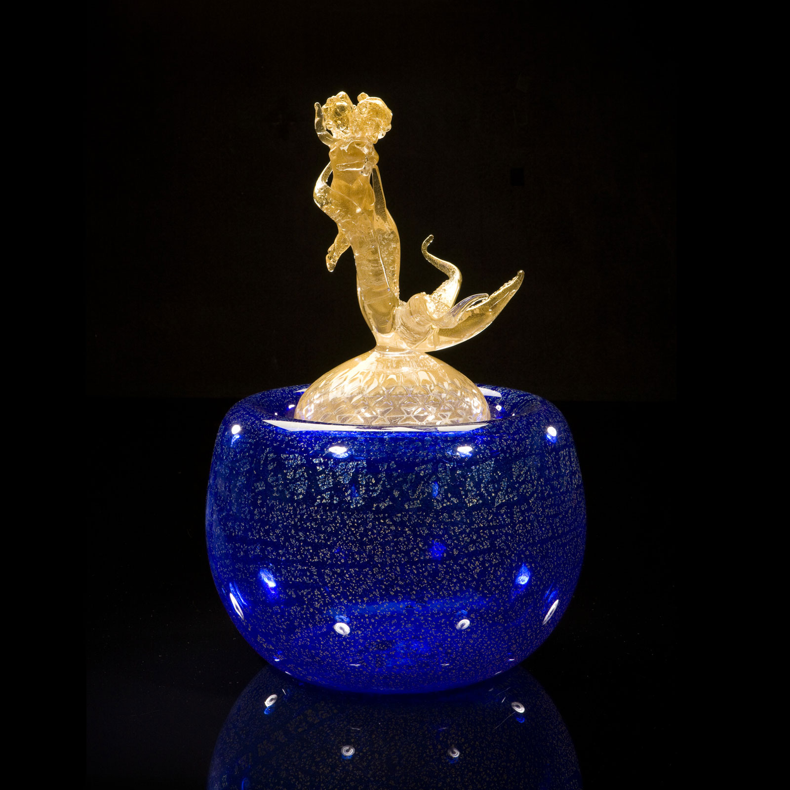 Dale Chihuly, Putti Entwined with Sea Star on Imperial Blue Vessel, 1999